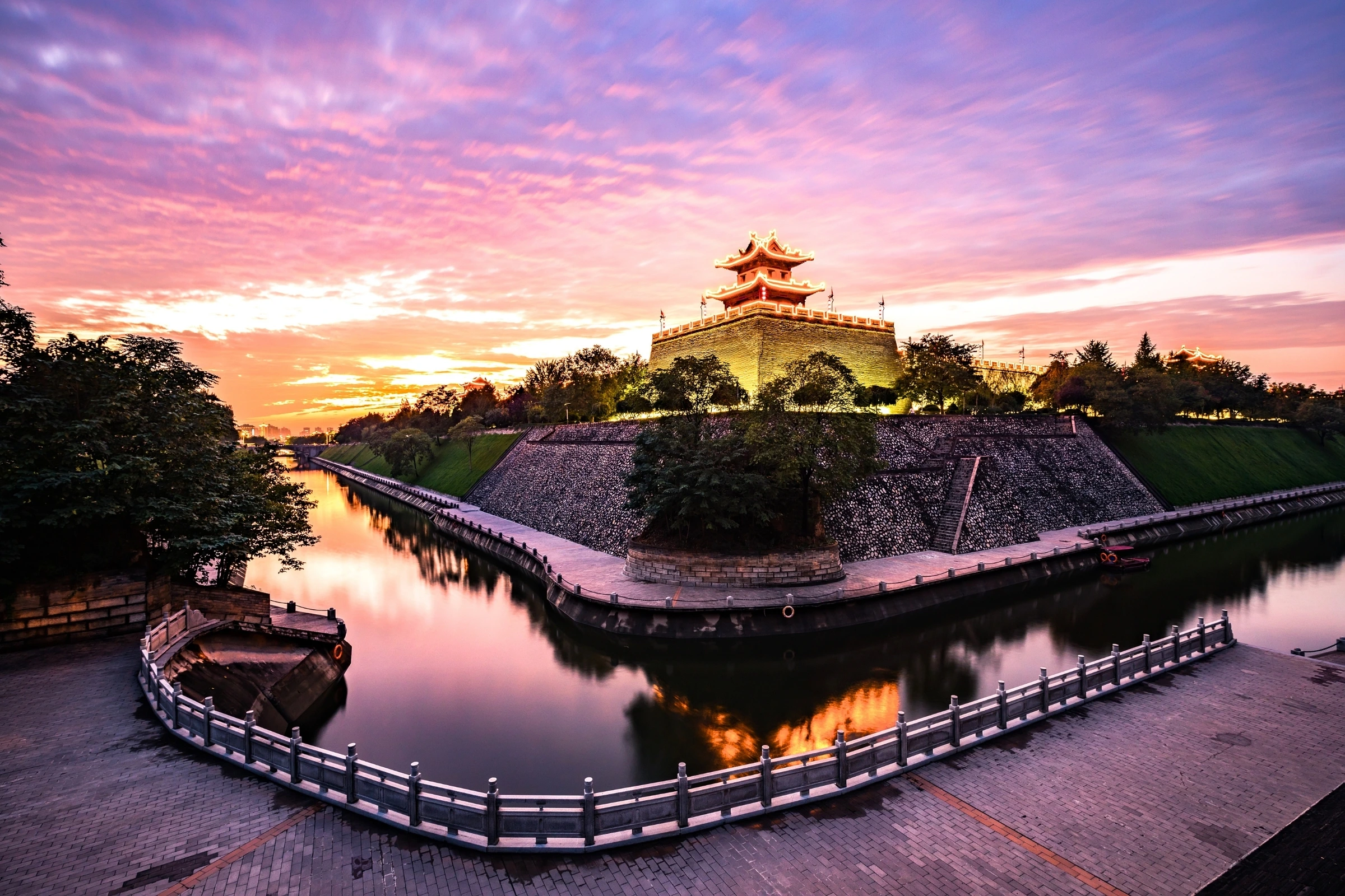 22-Night Walls & Warriors Tour & All-Inclusive Japan Cruise with Hong Kong & Tokyo Stays – Norwegian Jade